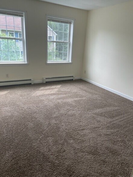 Building Photo - 1029 Mammoth Rd