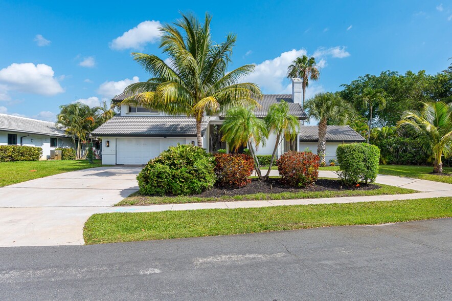 Building Photo - 3138 Lakeview Dr