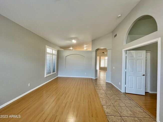 Building Photo - 4939 W Erie St