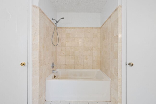 Building Photo - 3819 Deerbrook Dr