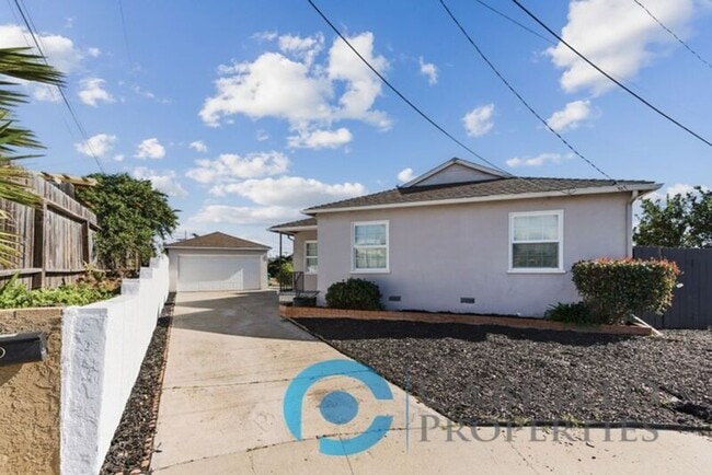 Building Photo - 2215 Marigold Pl