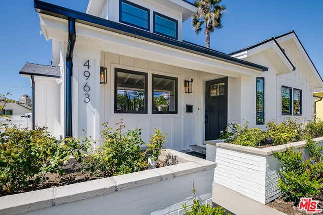 Building Photo - 4963 Clybourn Ave