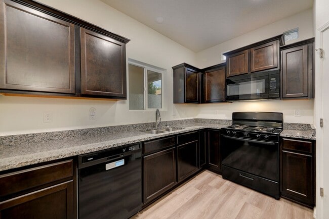 Building Photo - Amazing Modern 4 Bedroom in North Valley A...