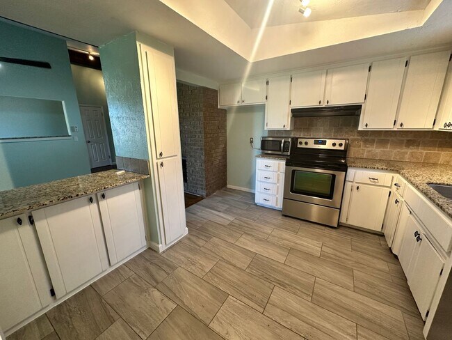 Building Photo - FOR RENT: Charming 3-Bedroom, 2-Bath Home in Yukon! - Move In Deposit-Free! (If Qualified)