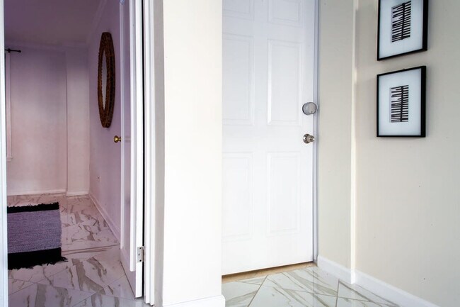 Building Photo - 1020 16th St NW