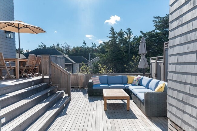 Building Photo - 44 Island Walk