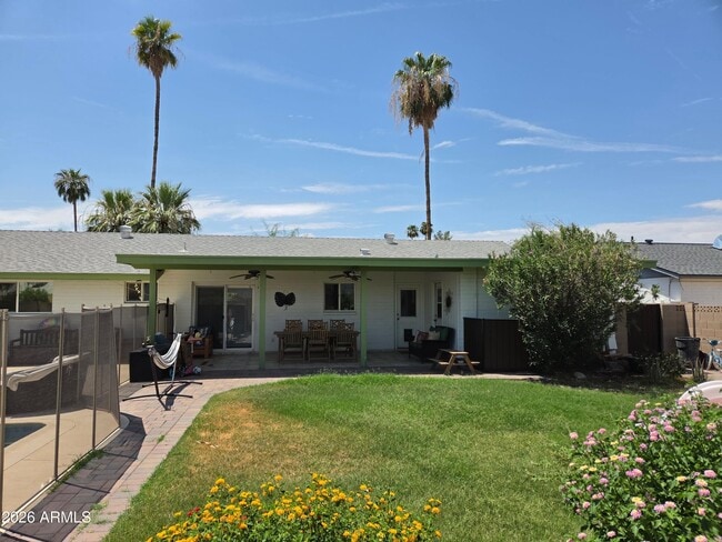 Building Photo - 308 E Ellis Dr