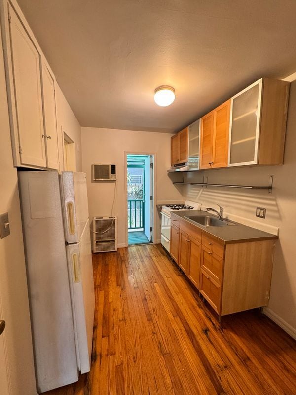Building Photo - 901 N Formosa Ave