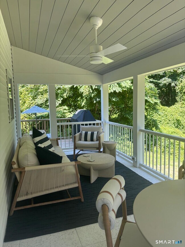 Building Photo - 5 Main Dr