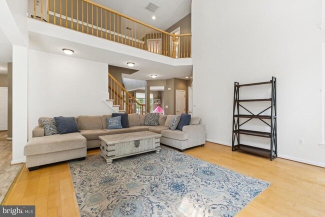 Building Photo - 13032 Pilgrims Inn Dr