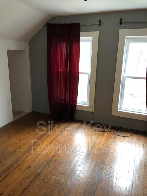 Building Photo - 130 S Jackson St