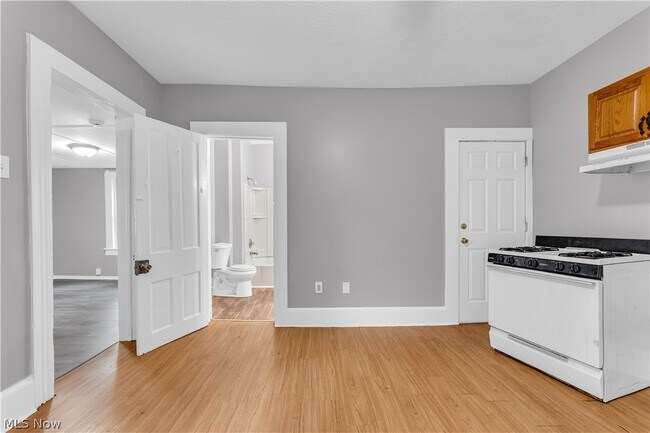 Building Photo - 2050 W 83rd St