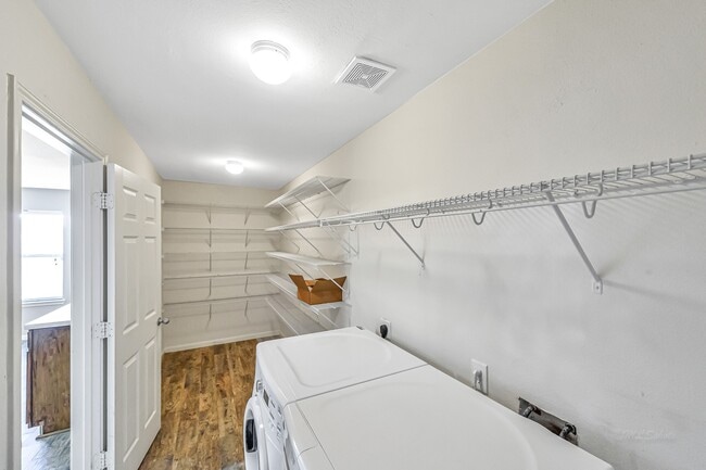 Building Photo - 20243 Sunset Ranch Dr