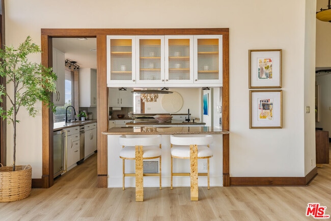 Building Photo - 620 Resolano Dr