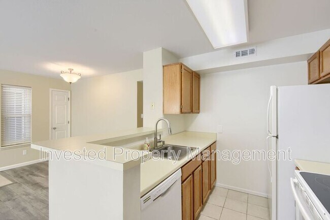 Building Photo - 6755 S Ivy St