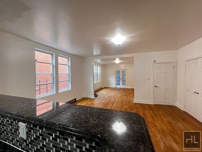 Primary Photo - Spacious Fully Renovated 4-Bedroom in Sout...