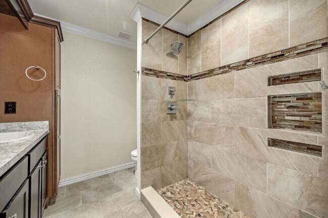 Building Photo - 3 bedroom, 2 bathroom townhome in Sonesta ...