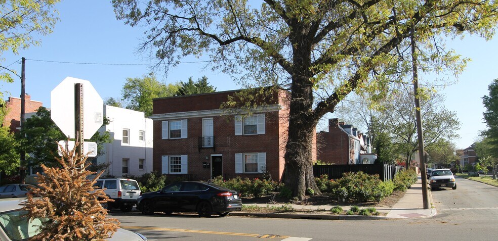 Building Photo - 3333 Stuart Ave
