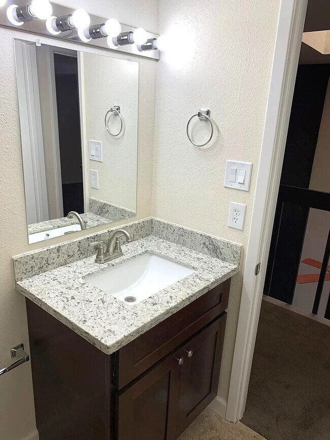 Building Photo - 12121 Bob White Dr