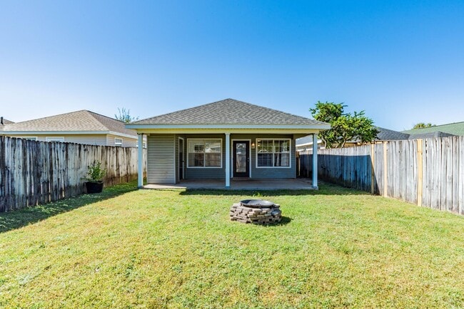 Building Photo - Well-maintained cottage home in Bellview