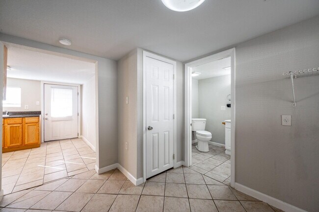 Building Photo - 276 S Center St