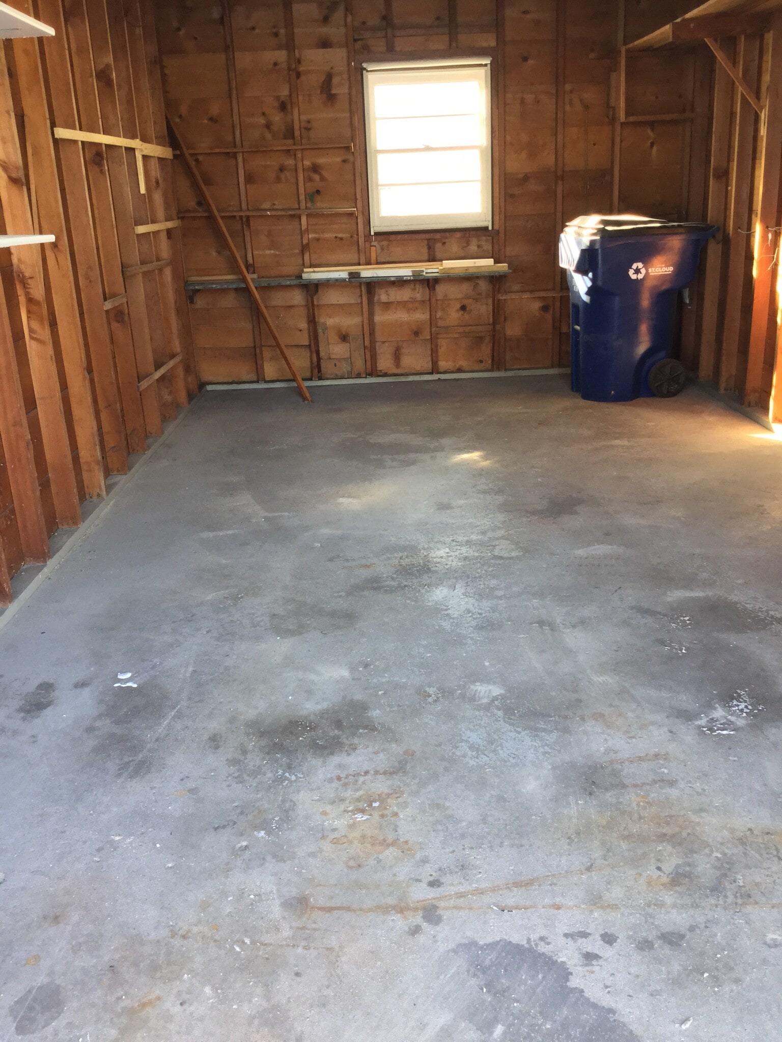 GARAGE - 115 19 1/2 Ave N