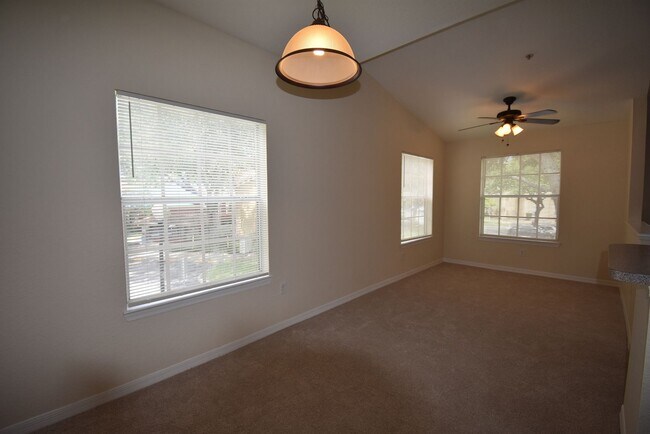 Building Photo - 1/1-Crescent Place at Lake Lotus! AVAILABLE NOW! Half off First FULL Month's Rent!