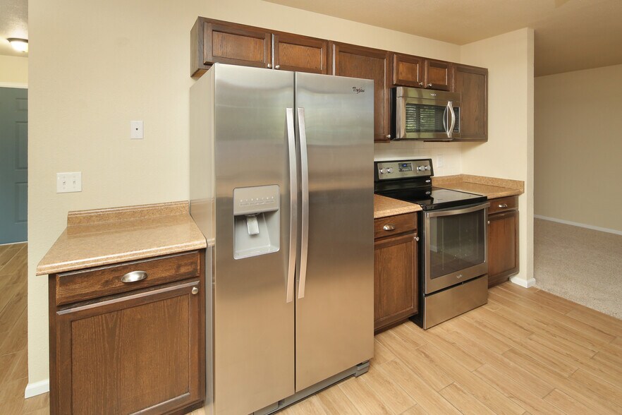 Building Photo - 2455 Sunstone Drive