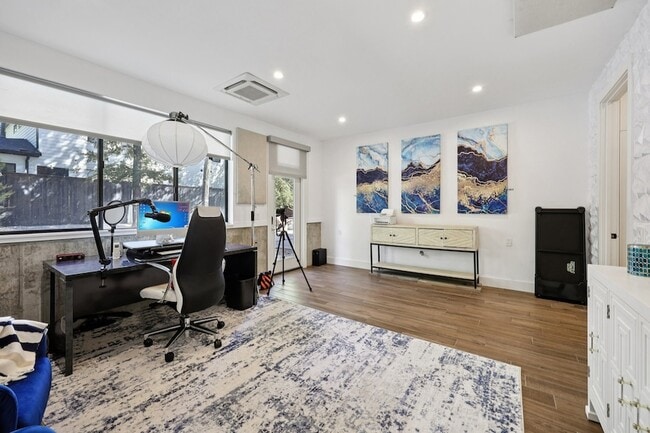 Building Photo - 8635 San Leandro Dr