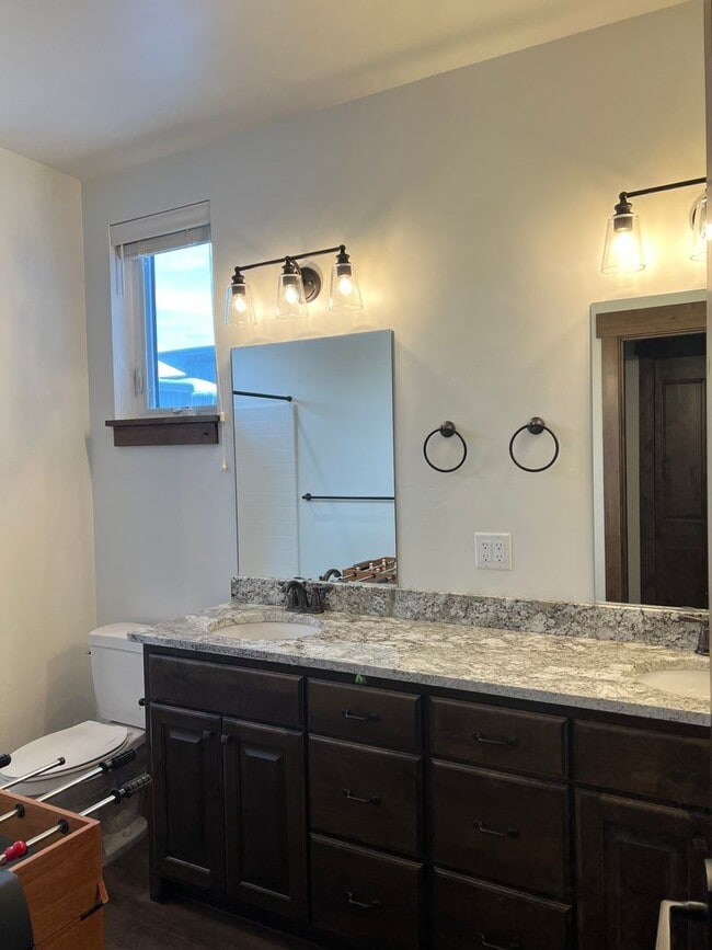 Building Photo - 3 Bedroom Townhome in Victor, ID