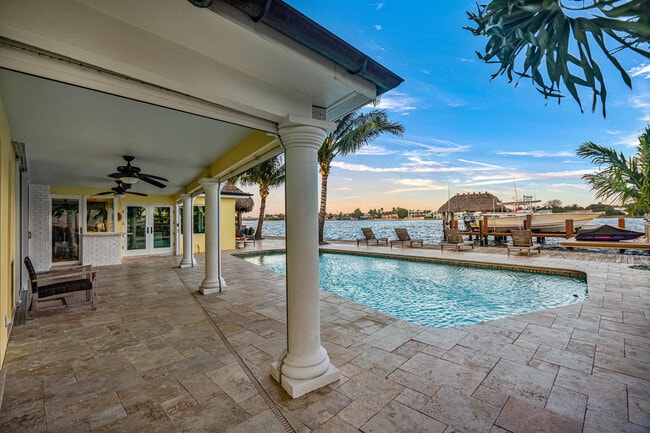 Building Photo - 844 East Dr