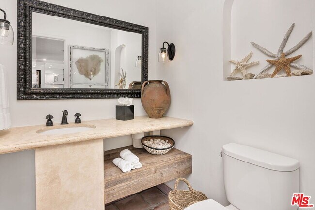 Building Photo - 213 Via Cordova