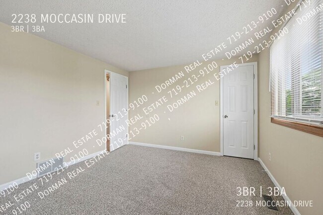 Building Photo - 2238 Moccassin Dr
