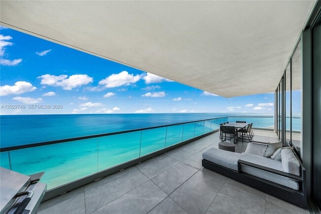Building Photo - 18501 Collins Ave
