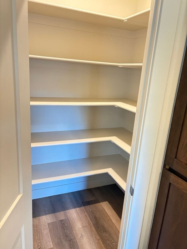 Building Photo - BEAUTIFUL TOWNHOME!