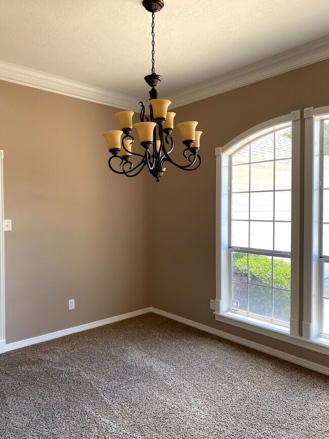 Building Photo - FABULOUS THREE BEDROOM HOME WITH LARGE DECK, FIREPLACE AND FLEX ROOM