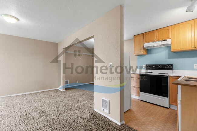 Building Photo - 1 Bedroom Cottage with Off-Street Parking Available in Midtown Coeur d'Alene!