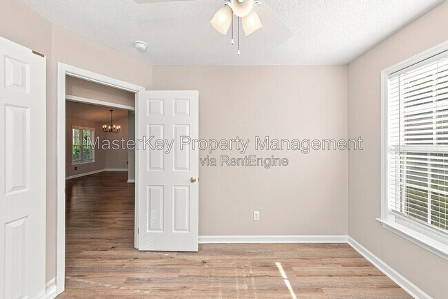 Building Photo - 201 Harvester Dr