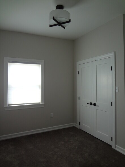 Building Photo - 711 E 3rd St