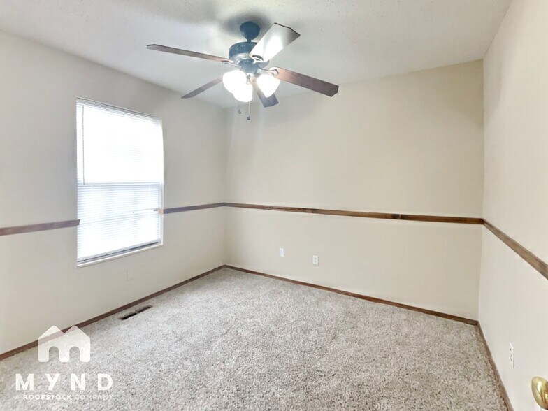 Building Photo - 2527 W Buena Vista St