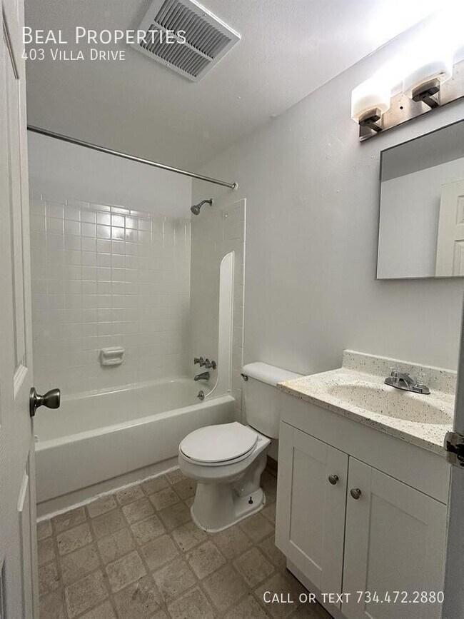 Building Photo - 403 Villa Dr
