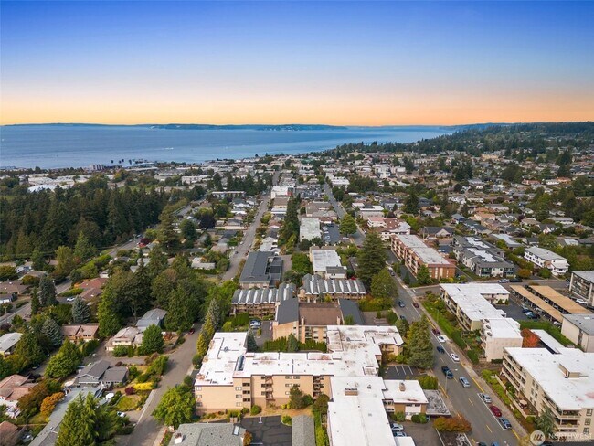 Building Photo - 1bd/1ba Edmonds Condo