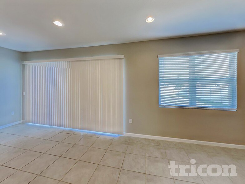 Building Photo - 2038 Sloans Outlook Dr