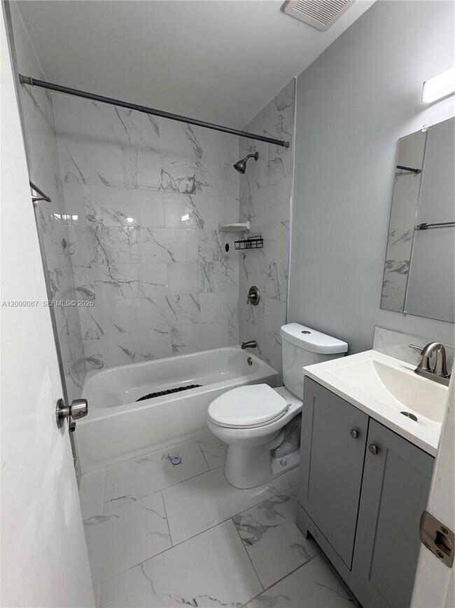Building Photo - 857 W 41st St