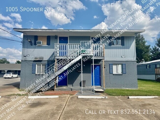 Primary Photo - 1005 Spooner St
