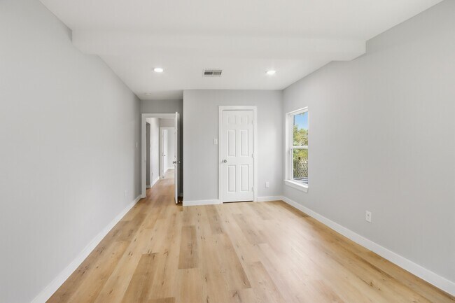 Building Photo - 10430 Wiggins St