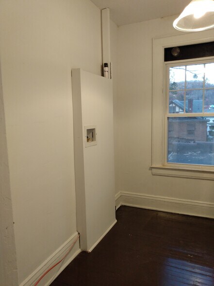 Building Photo - 1632 Virginia St E