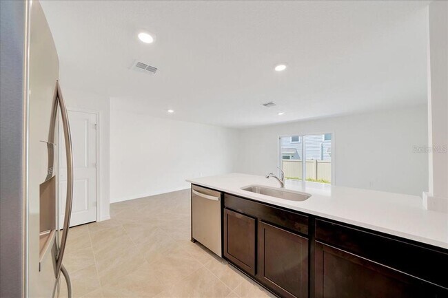 Building Photo - 6614 SW 81st Loop