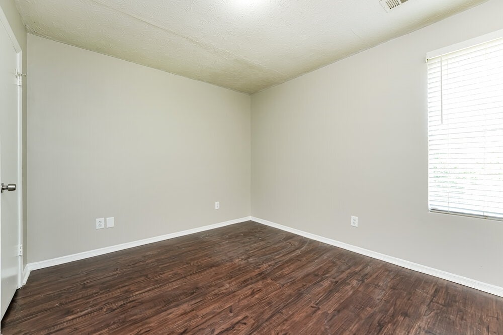 Building Photo - 6198 Creekford Dr