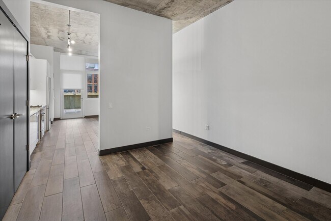 Building Photo - 171 N Aberdeen St